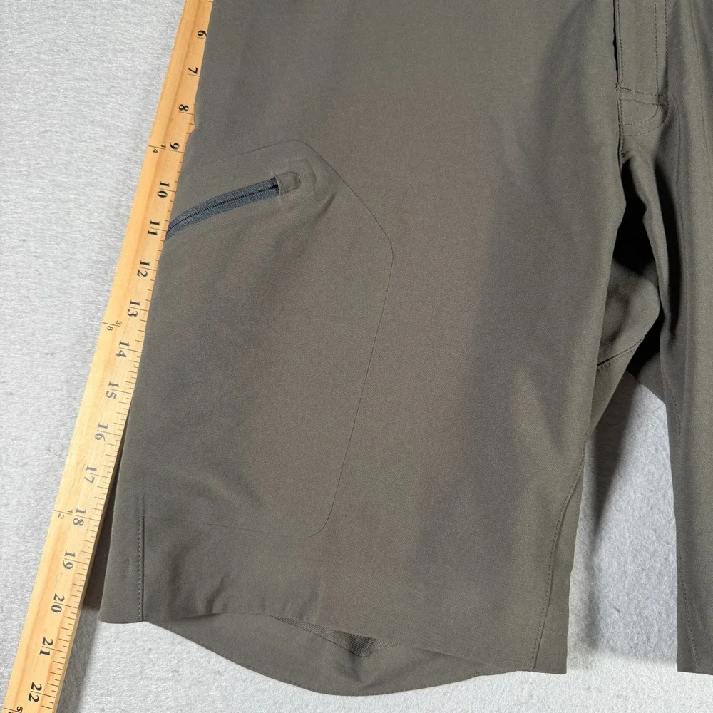 REI Co-op Mens Brown Technical Hiking Shorts Stretch‎ Cargo Size M 33x10 808802